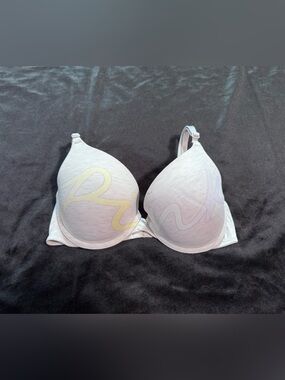 PINK Victoria's Secret Light Gray T-Shirt Bra with Pale Yellow Accent